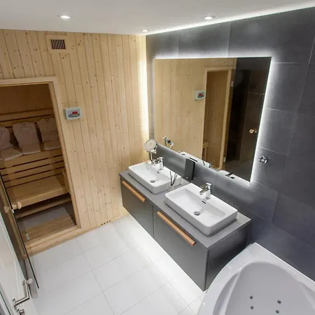 Marina Aparthotel 4*