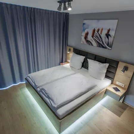 Marina Aparthotel 4*