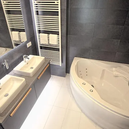 Marina Aparthotel 4*