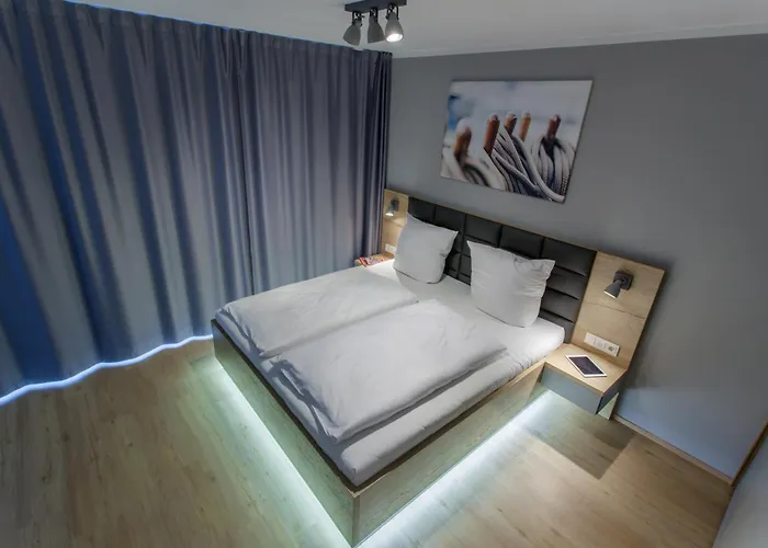 Marina Aparthotel 4*